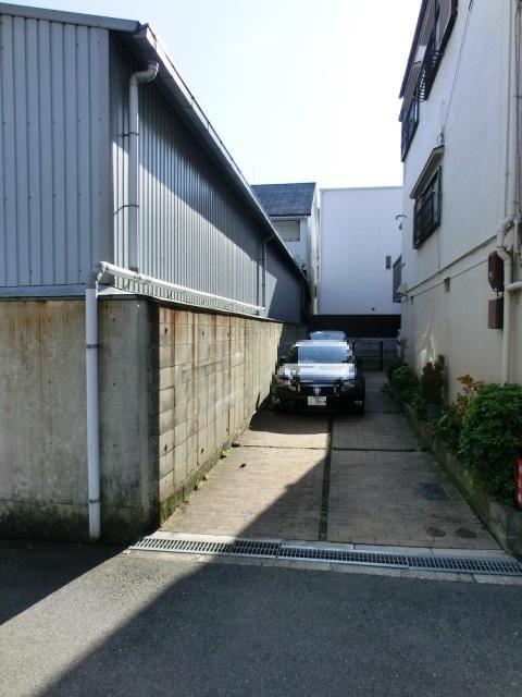 Parking lot. Parking two Allowed