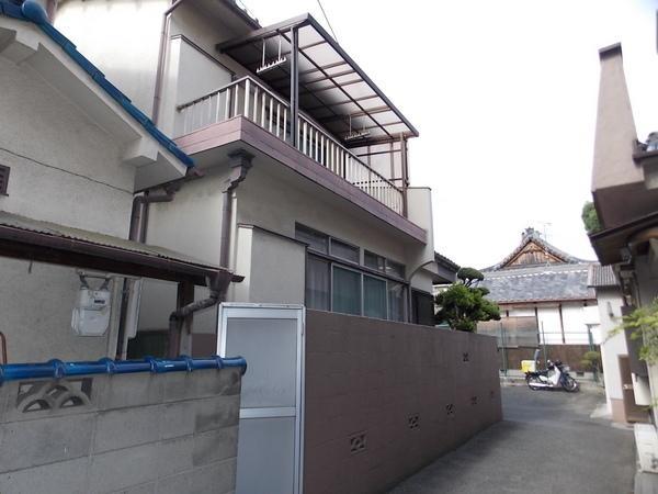 Local photos, including front road. Site about with 30 square meters! 