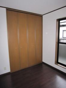 Non-living room. Housed plenty spacious of 10 quires Western-style!