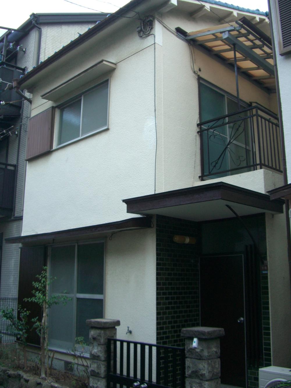 Local appearance photo. Local (07 May 2013) Shooting