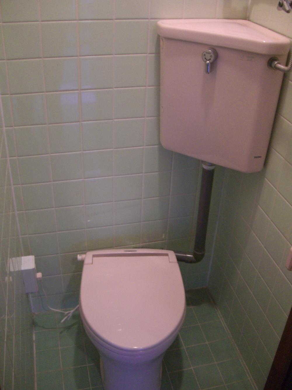 Toilet. Indoor (07 May 2013) Shooting