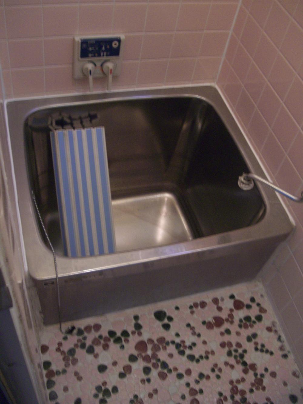 Bathroom. Indoor (07 May 2013) Shooting