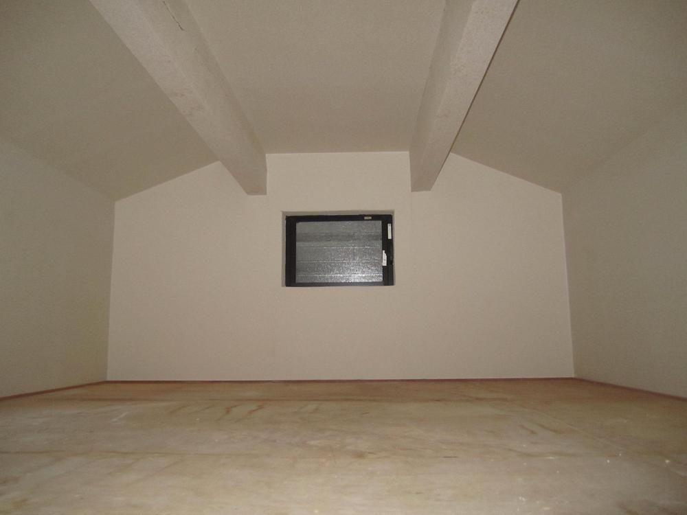 Receipt.  ◆ Excellent storage capacity of attic storage ◆ 