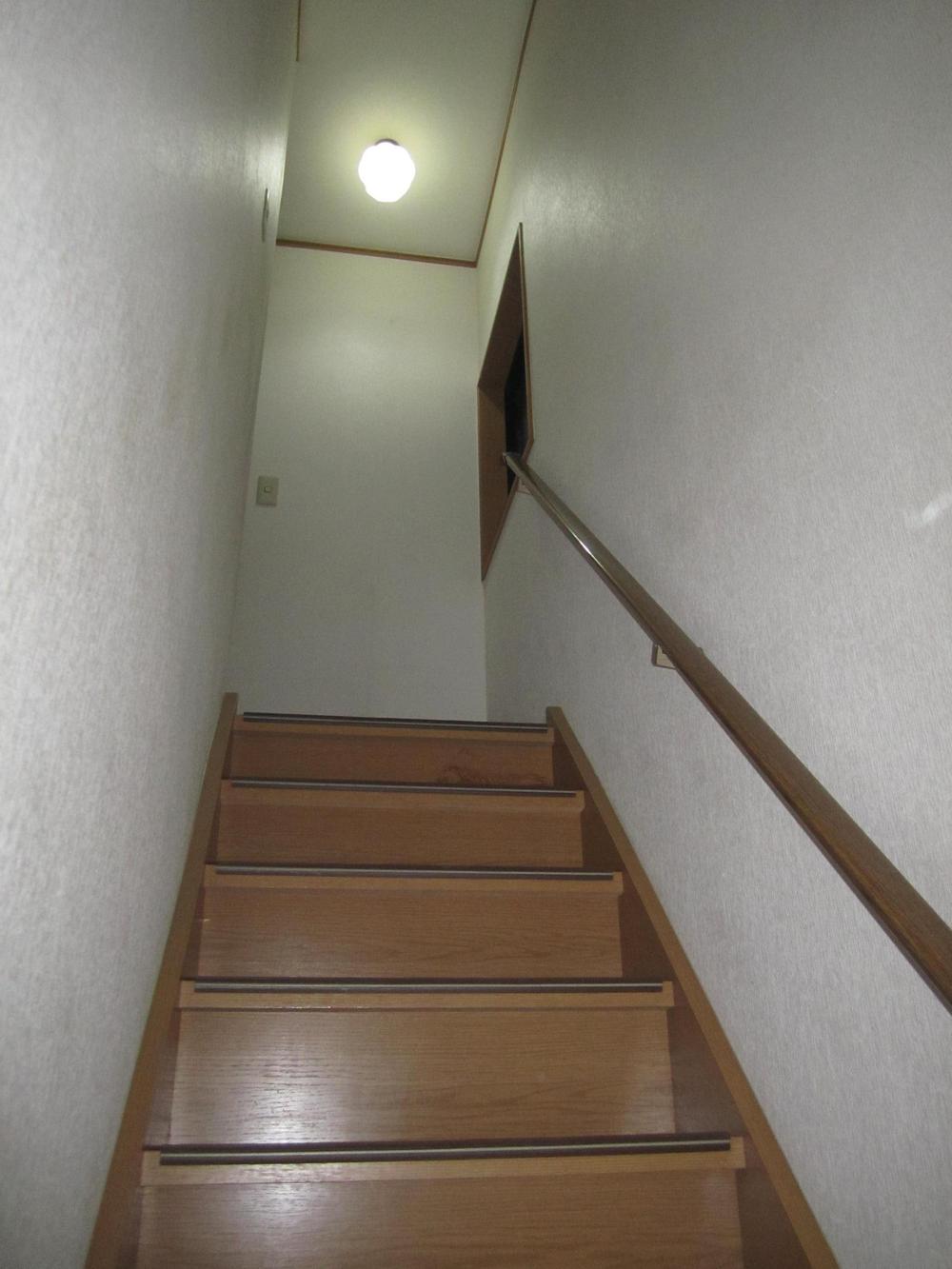 Other local.  ◆ It comes with a handrail on the stairs ◆ 