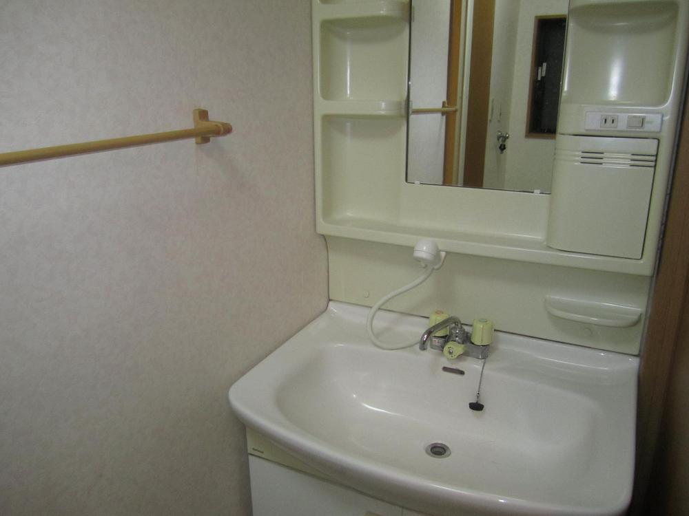 Wash basin, toilet.  ◆ Also beautiful washstand ◆ 