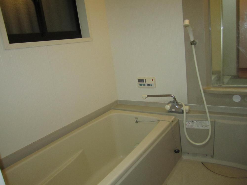 Bathroom.  ◆ Spacious bathroom size tired of the day can be taken ◆ 