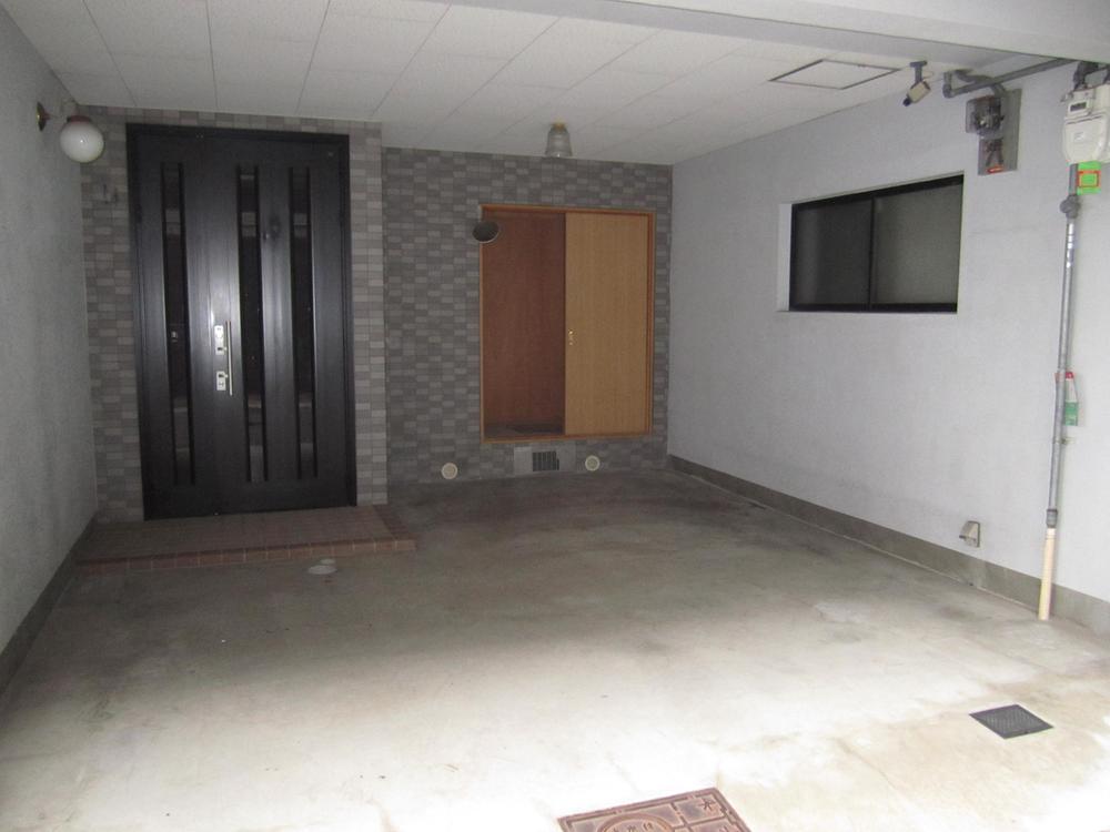 Local photos, including front road. Local (10 May 2013) Shooting