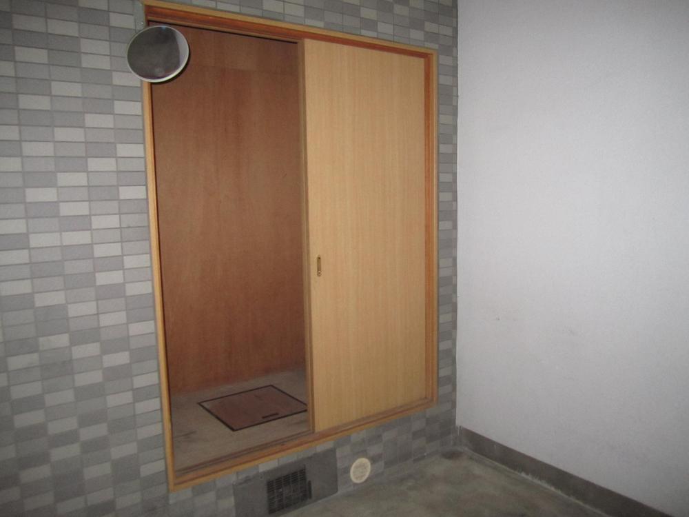 Parking lot.  ◆ Also with accommodated in the parking space ◆ 