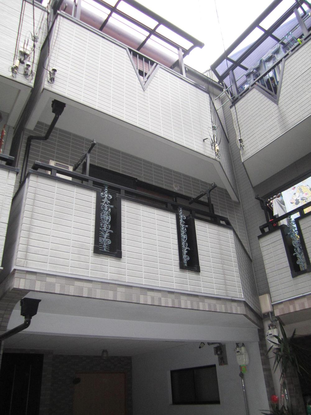 Local appearance photo. Local (10 May 2013) Shooting