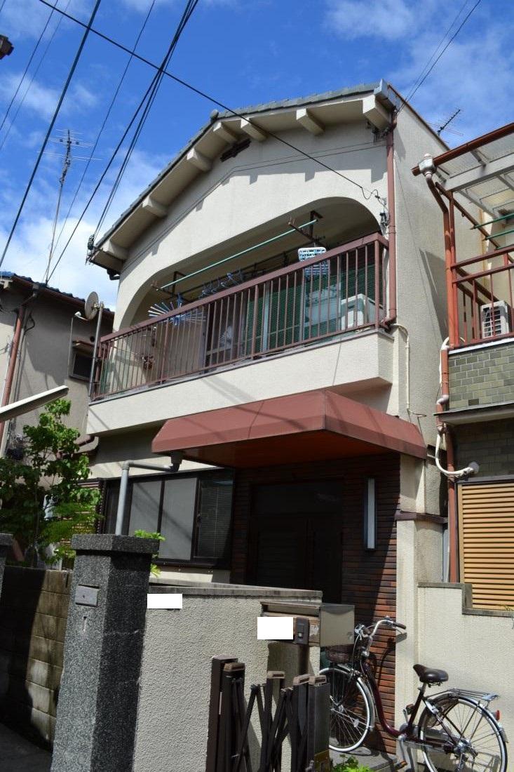 Local appearance photo. Local (10 May 2013) Shooting. Also poppy spraying in 2003, the outer wall! 