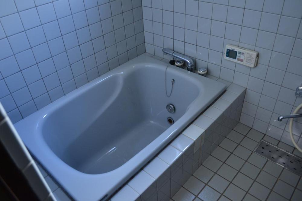 Bathroom. Indoor (11 May 2013) Shooting