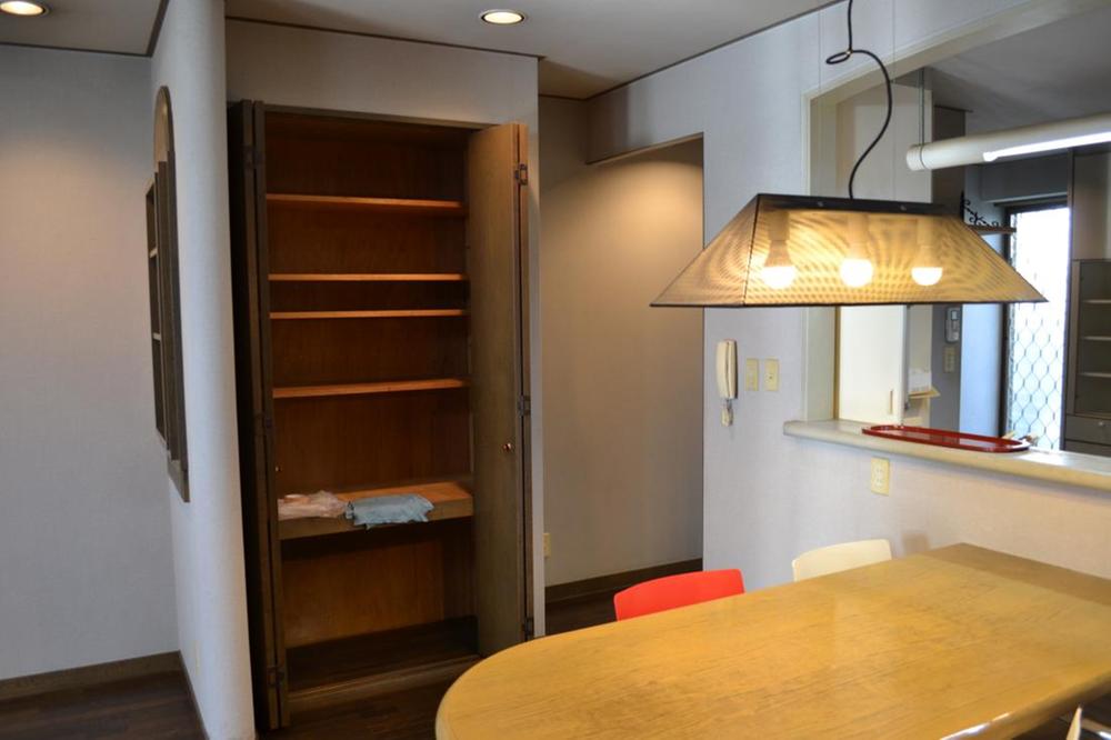 Other. Receipt ・ Because there is a counter table, We need Nde buy table. 