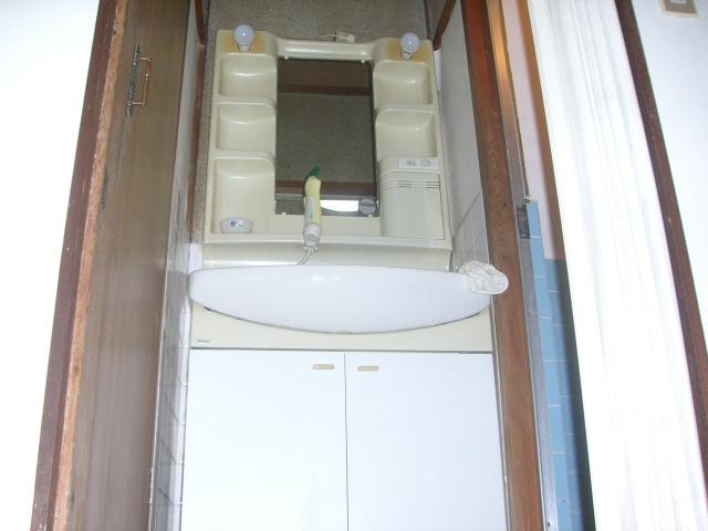 Wash basin, toilet. Indoor (September 2013) Shooting