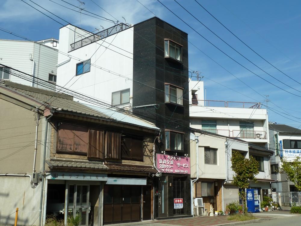 Local appearance photo. Local (09 May 2013) Shooting