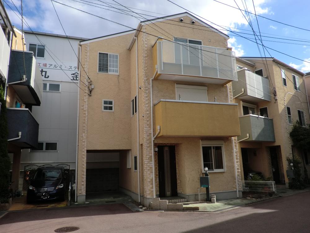 Local appearance photo. Local (11 May 2013) Shooting