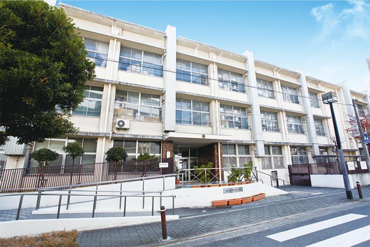 Primary school. 280m up to municipal Nonaka Elementary School