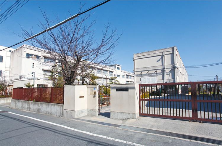 Junior high school. Municipal thirteen until junior high school 510m