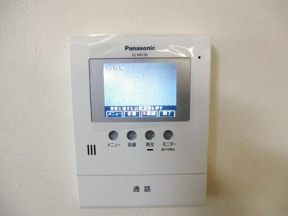 Security equipment. Adopt a color monitor intercom. Monitor featured that can check the state of the front door from the room when it becomes a little concerned about the outer. Children in the answering machine is also safe.