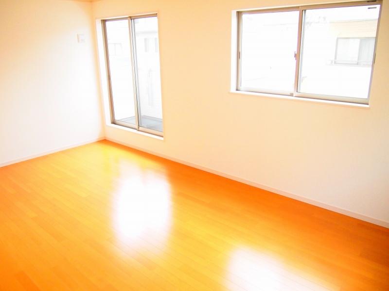 Living.  Construction Photos