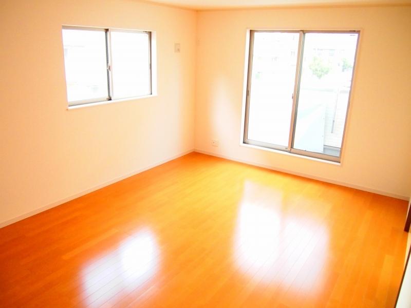 Non-living room.  Construction Photos