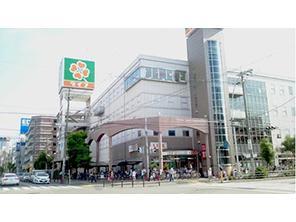 Clothing from grocery ・ An 8-minute walk from the line-up such as cosmetics also rich life. It is also useful to bulk buying.