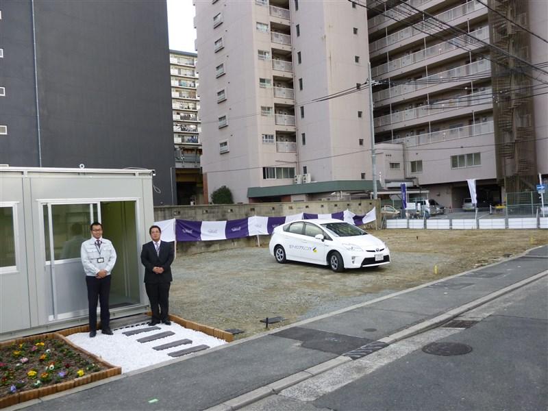 Local land photo. Local (January 2014) shooting subway Midosuji "Higashimikuni" good location, a 5-minute walk from the station. There is a junior high school in the ground across the front road is the land Hirake toward the front.