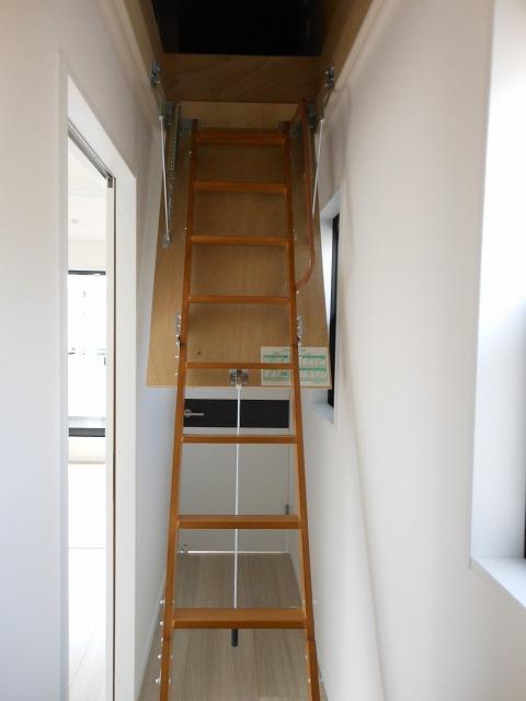 Same specifications photos (Other introspection). Attic storage! There are also housed in the whole room, Is perfect for those who a lot of luggage!