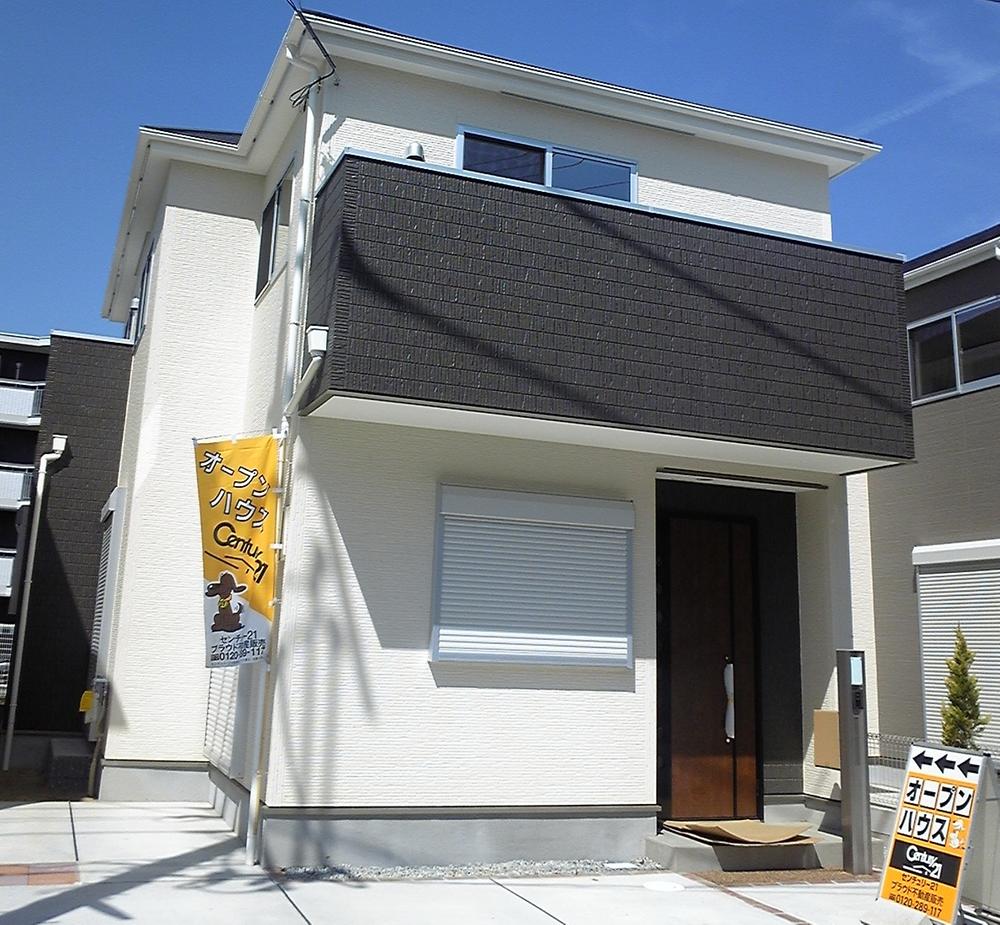 Same specifications photos (appearance). Facing south!  Sunny!