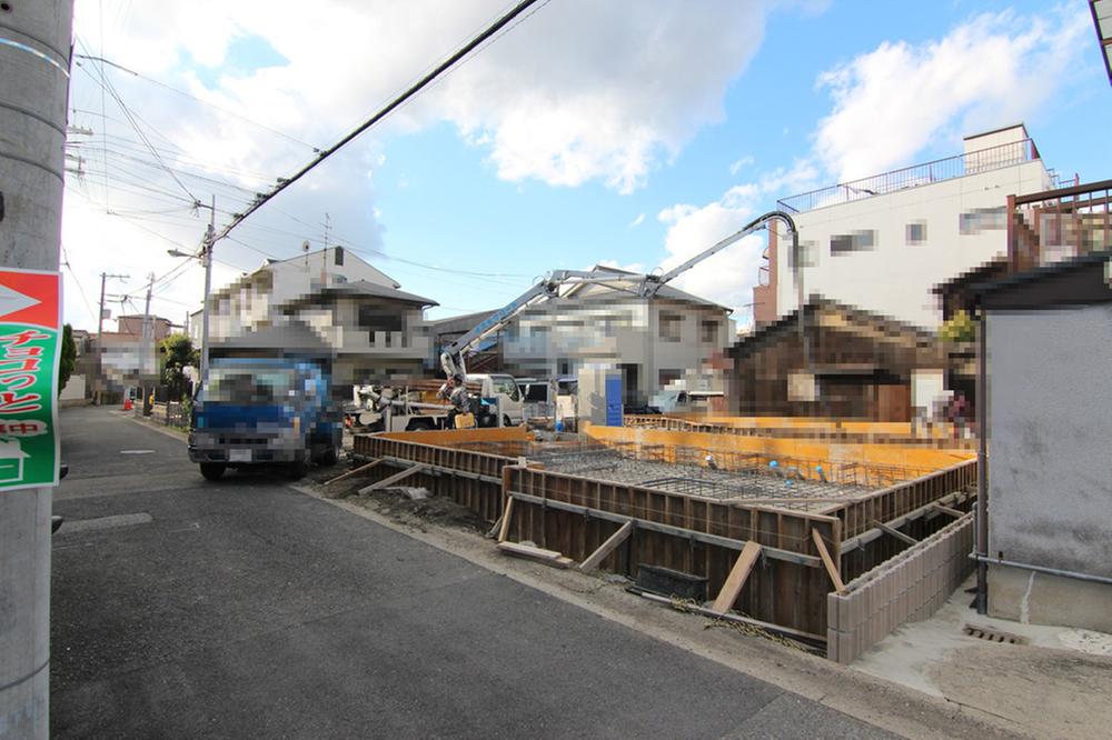 Local photos, including front road. ◆ Local Photos