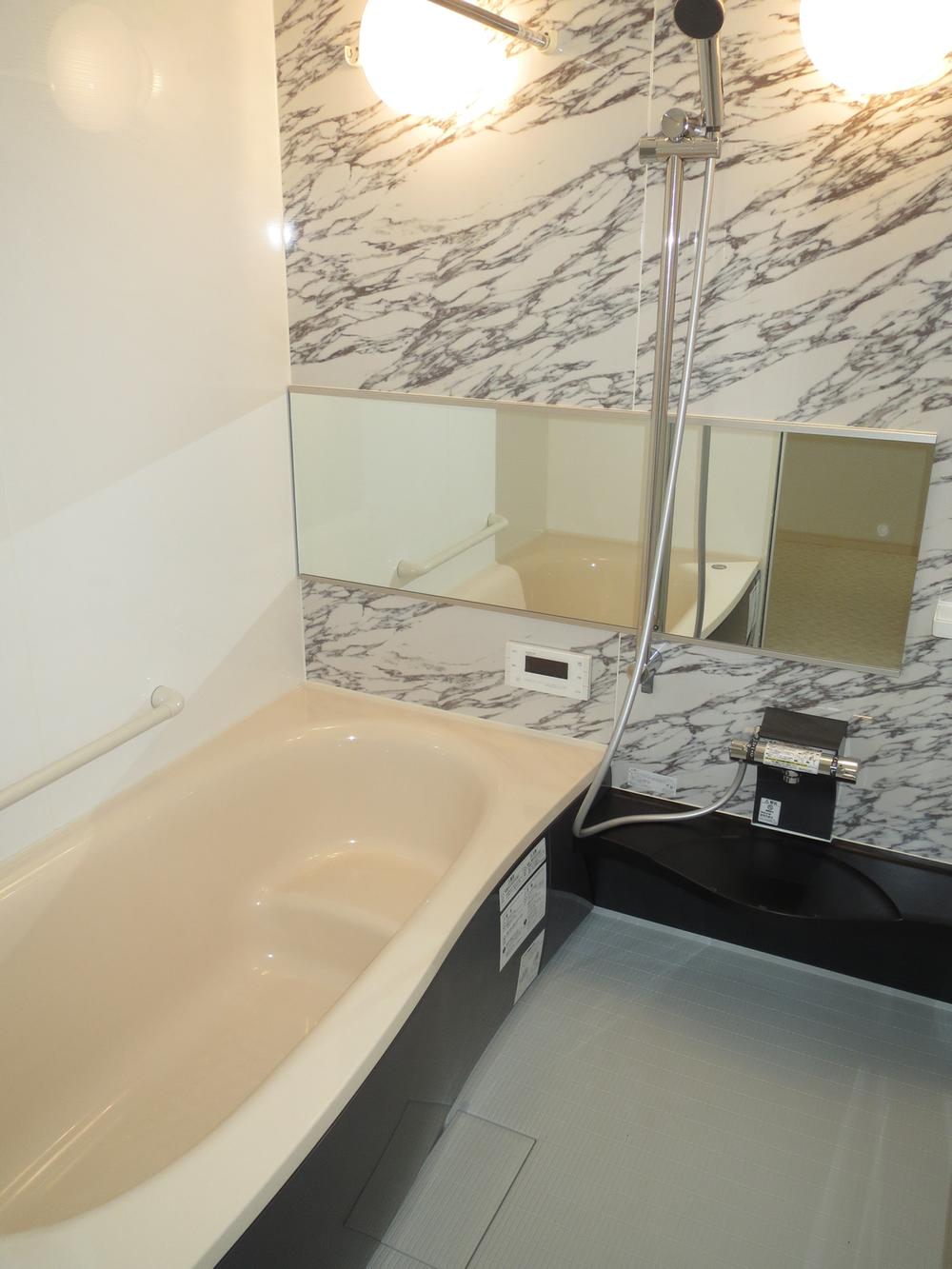 Bathroom. With mist sauna! With bathroom heating dryer!