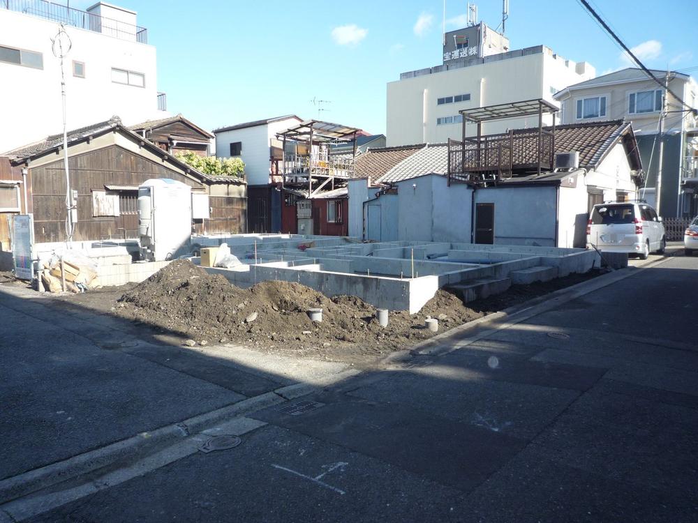 Local photos, including front road. Local (12 May 2013) Shooting