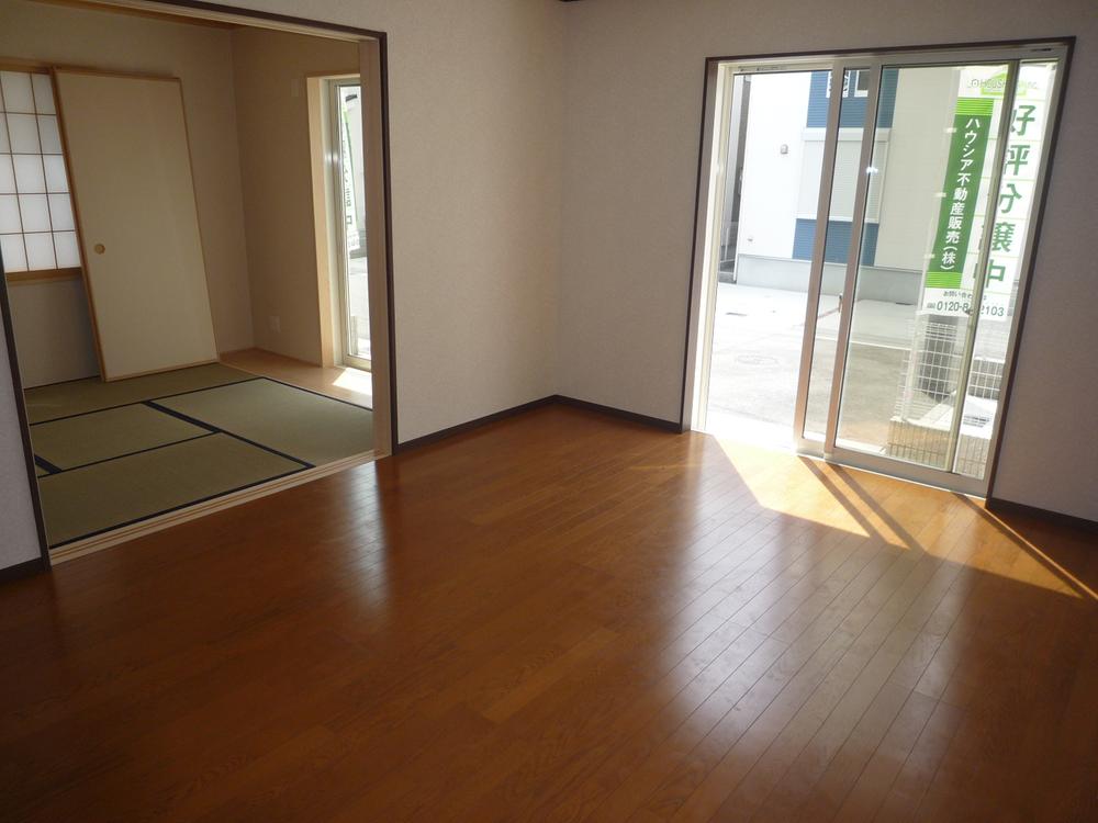 Same specifications photos (living)