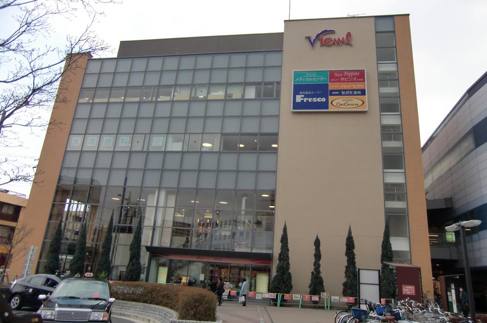 Shopping centre. Super Fresco Mikuni shop, which is open until 24 to 710m 1F until Vale Hankyu is, Convenient and be shopping on the way back of commuting because it is directly connected to the Mikuni Station. Drag the 2F Segami, Clinic than 3F.