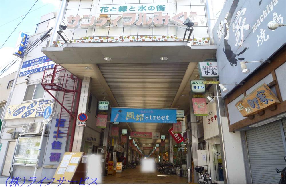 Other. Shopping street "Santi full Three Kingdoms" is nearby