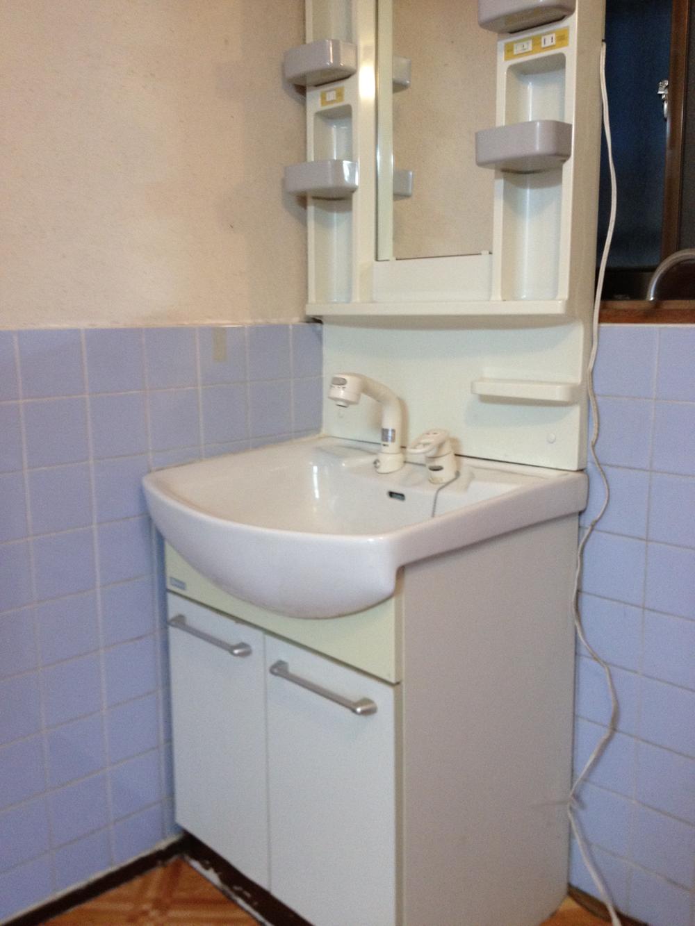 Wash basin, toilet. Indoor (September 2013) Shooting