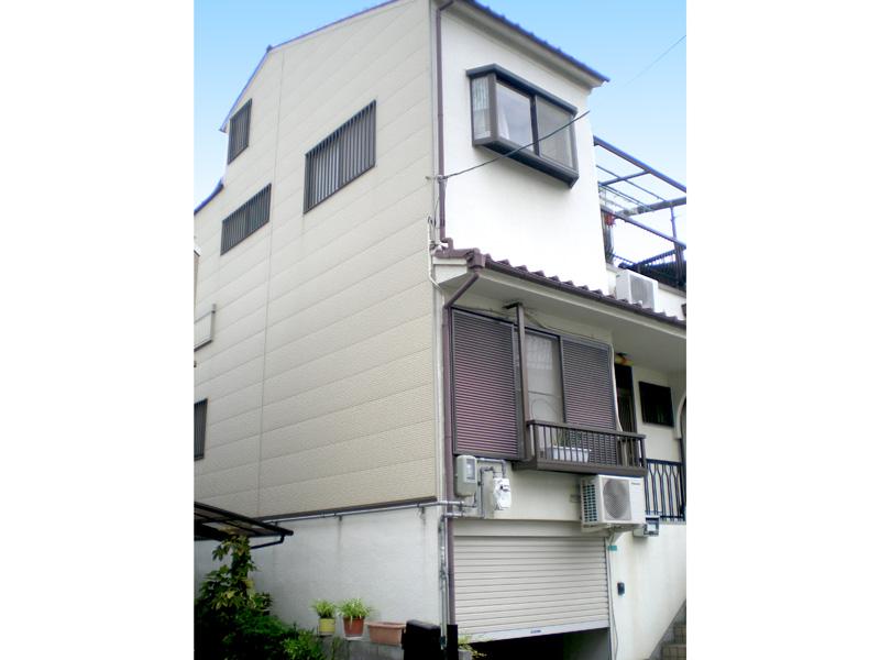 Local appearance photo. Wooden (part of RC) tiled roof three-story