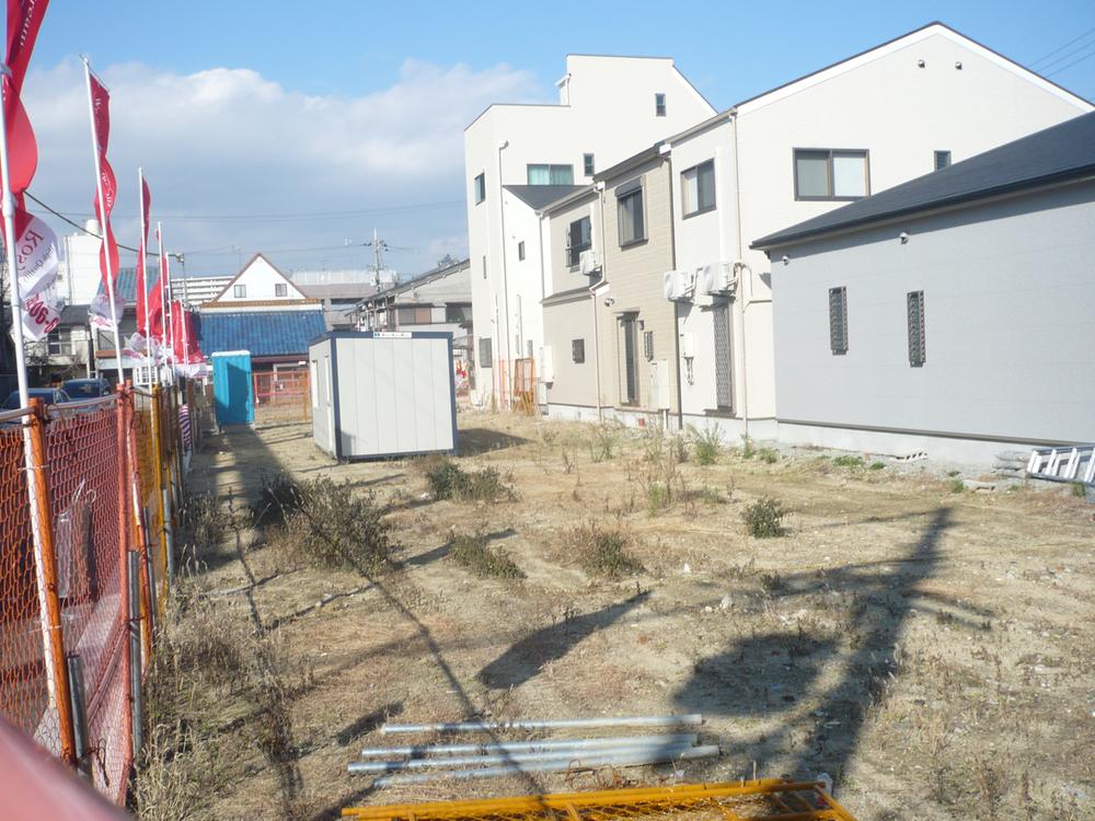 Local land photo. Please draw a house of your ideal