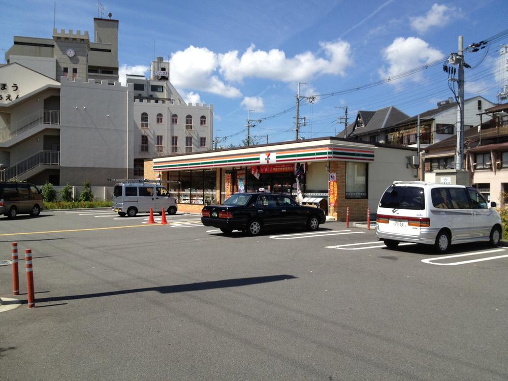 Convenience store. 250m to Seven-Eleven