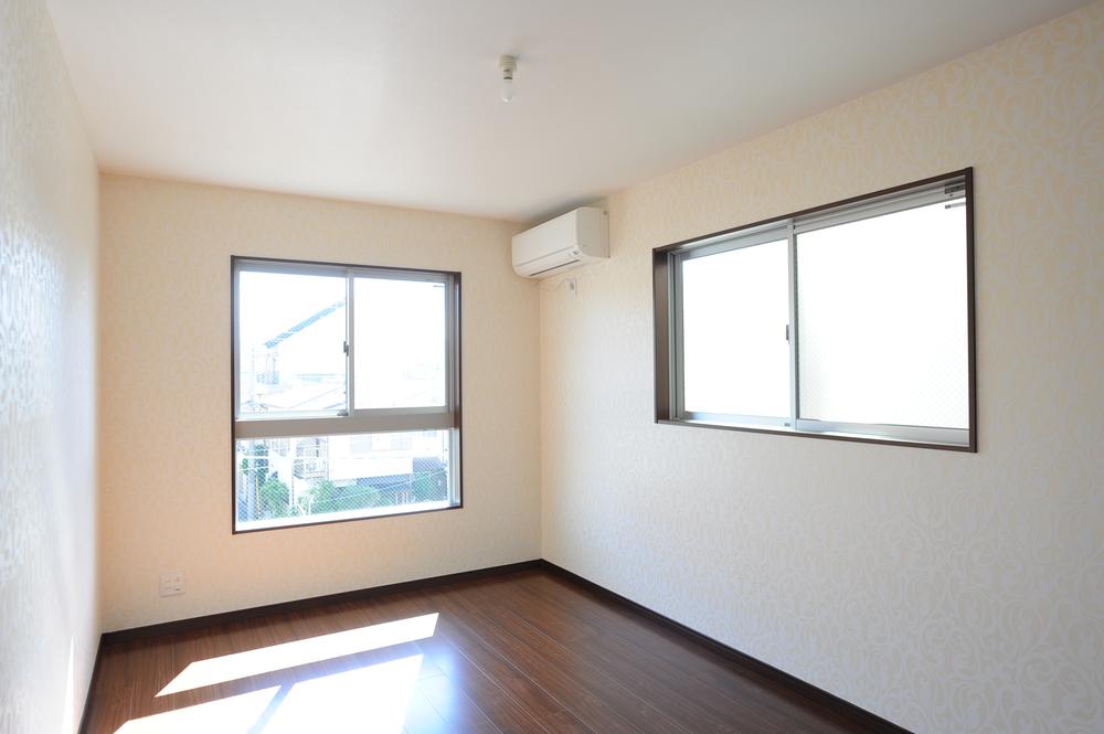 Non-living room. Local (September 2013) Shooting