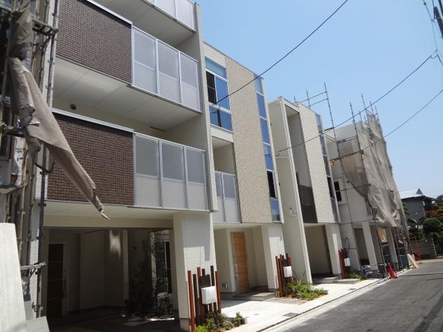 Sale already cityscape photo. Here compartment is south-facing compartment No. 9 areas ~ No. 11 is a land. Kitchen panel color and joinery of color, Variation is rich subdivision such as a floor plan. Please contact us on this occasion.