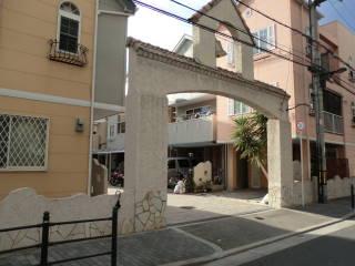 Other local. ■ Approach of the residents-only