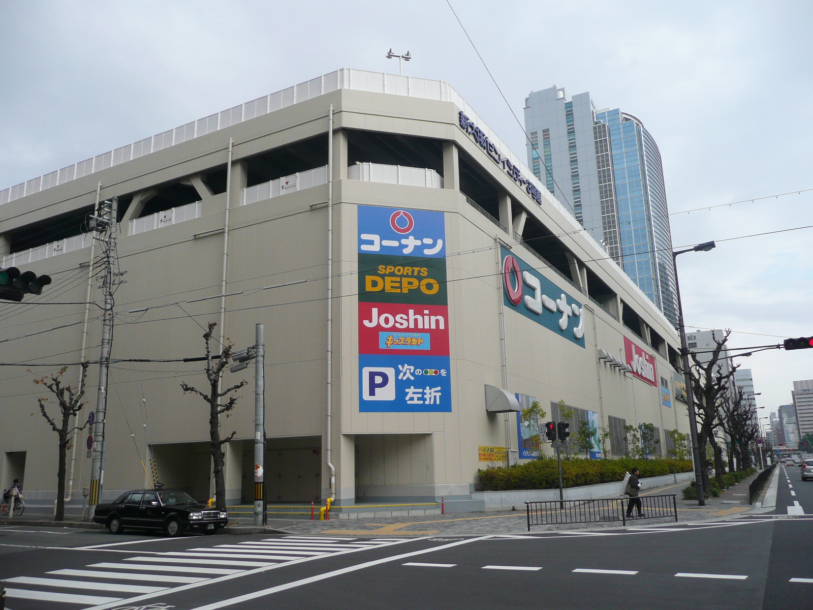 Home center. Joshin Shin-Osaka store up (home improvement) 920m