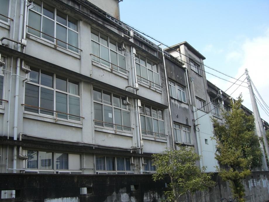 Junior high school. 437m to Mikuni junior high school