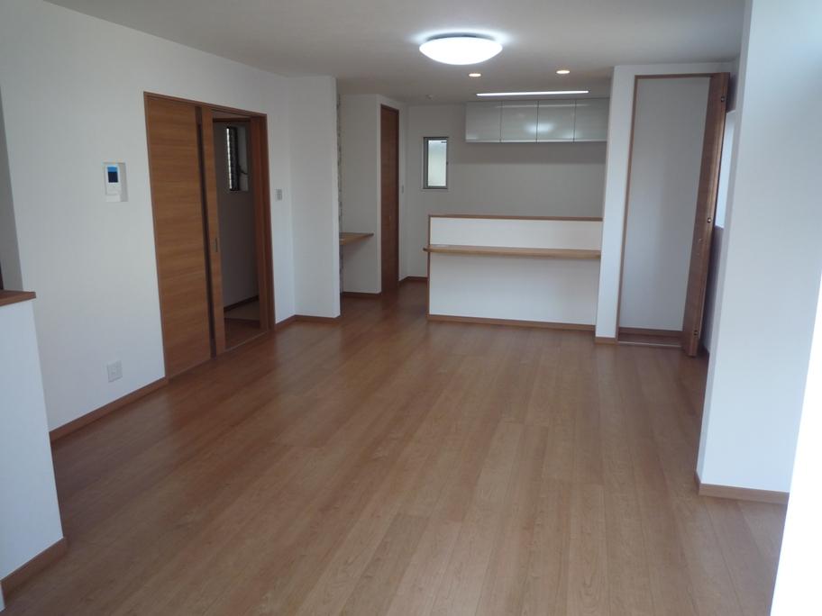 Living. Counter system Kitchen, It also increases the conversation since it is that living room overlooking from the kitchen