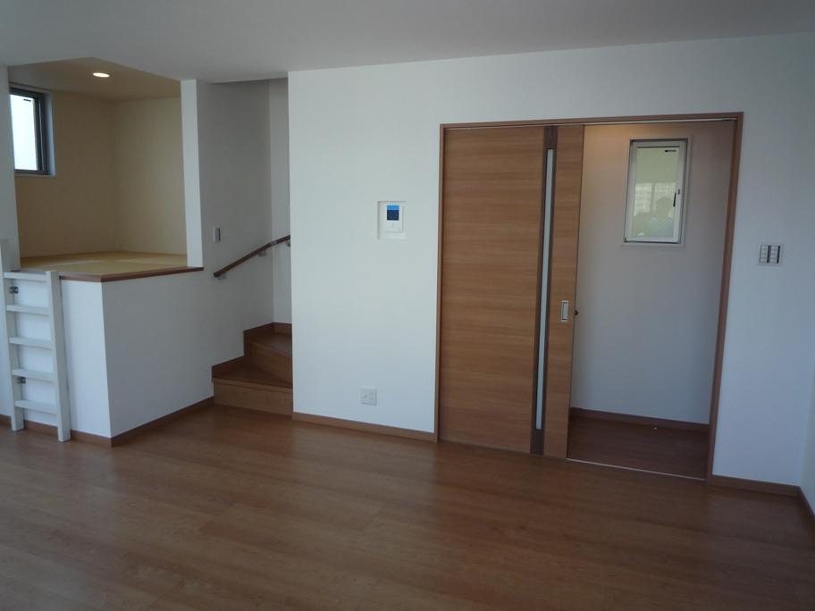 Living. Bright living room, Also finished in the color that does not come calm tired interior of color.