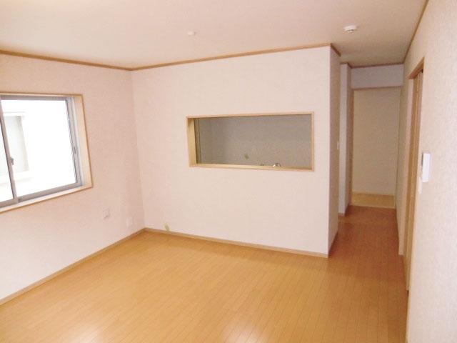 Same specifications photos (living). Same specifications photos (living) Comfortable space of all window glazing!