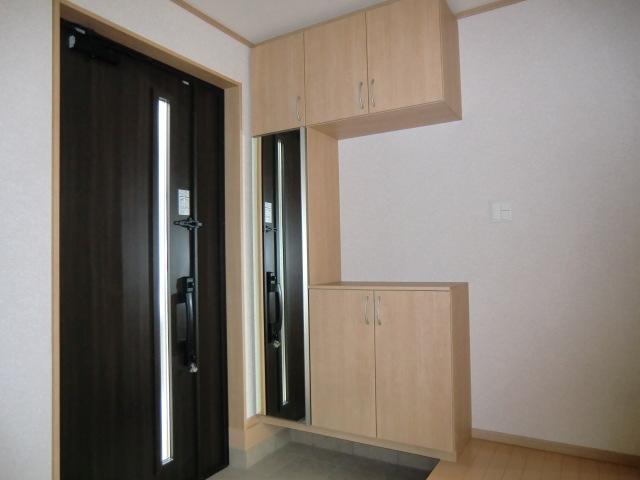 Same specifications photos (Other introspection). Same specifications photos (entrance)