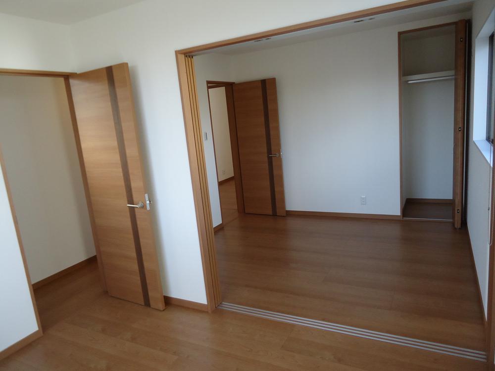 Other local. The third floor of the partition door with Western-style