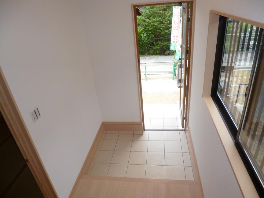 Same specifications photos (Other introspection). The entrance also say the face of residence, To produce a spacious space a distinctive! Also fashionable interior highly entrance with storage!