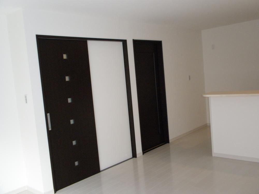 Same specifications photos (living). We are living in the same specification.